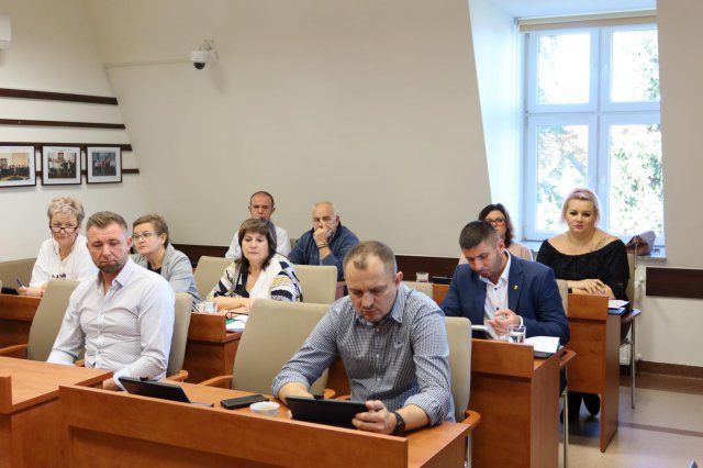 Piława Górna: sesja o modernizacji stadionu i zimowym utrzymaniu dróg