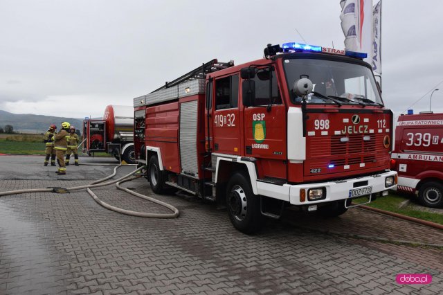 Duża akcja straży pożarnej na strefie ekonomicznej 