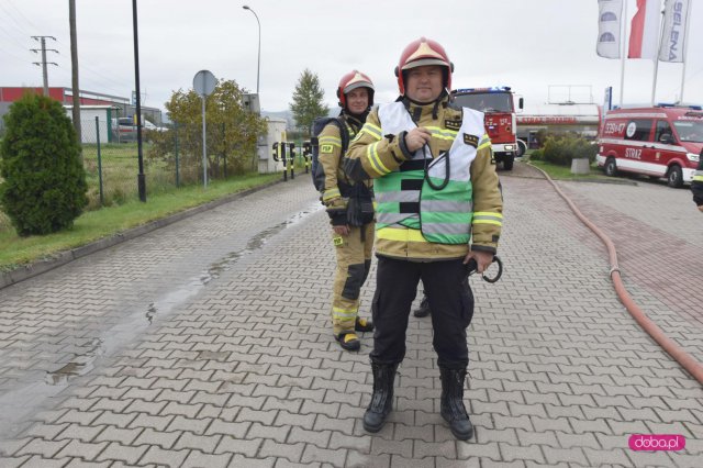 Duża akcja straży pożarnej na strefie ekonomicznej 