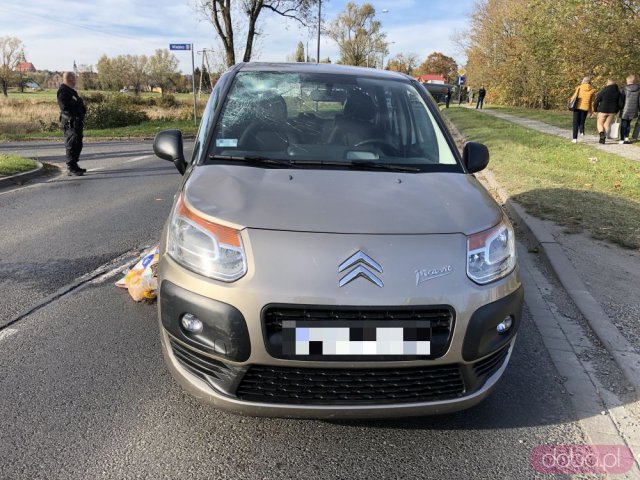 Zderzenie citroena z rowerzystą