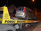 Skodą uderzyła w znak drogowy na bielawskiej obwodnicy