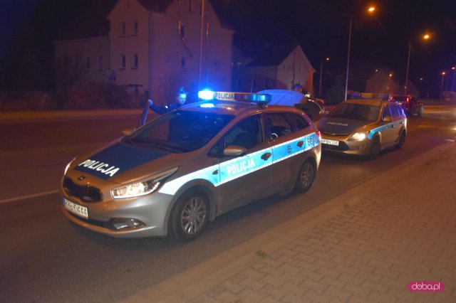 Skodą uderzyła w znak drogowy na bielawskiej obwodnicy