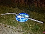 Skodą uderzyła w znak drogowy na bielawskiej obwodnicy