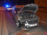 Skodą uderzyła w znak drogowy na bielawskiej obwodnicy