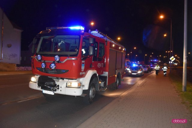 Skodą uderzyła w znak drogowy na bielawskiej obwodnicy
