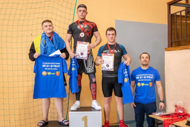 Zawodnicy JUNIORA Dzierżoniów z medalami z XI Ogólnopolskiego Turnieju NO GI i GI Fight