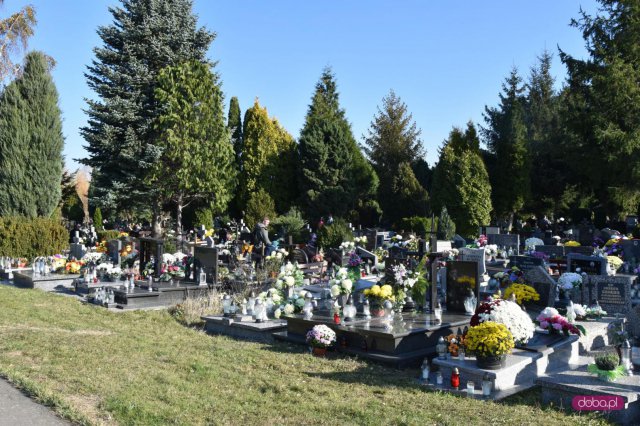 Wszystkich Świętych - wizyta na cmentarzach