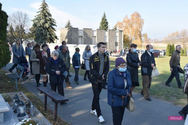 Wszystkich Świętych - wizyta na cmentarzach