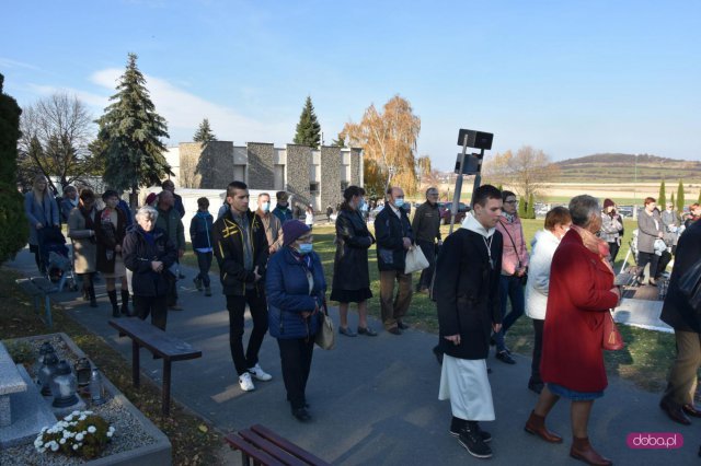 Wszystkich Świętych - wizyta na cmentarzach