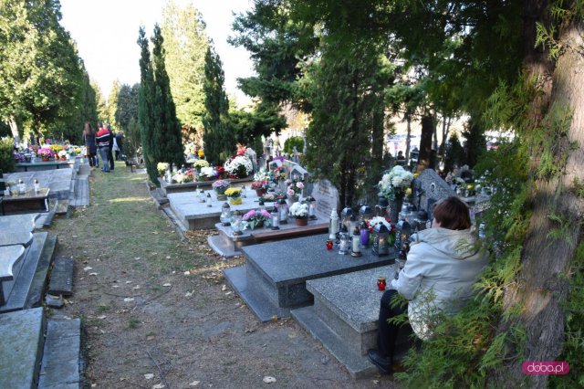 Wszystkich Świętych - wizyta na cmentarzach