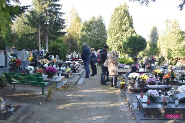 Wszystkich Świętych - wizyta na cmentarzach