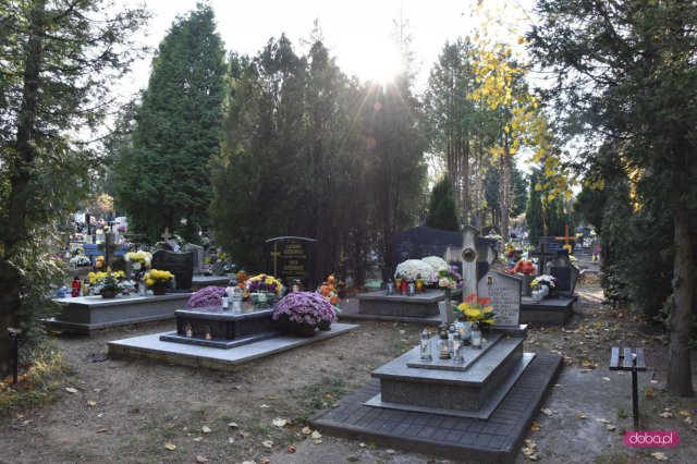 Wszystkich Świętych - wizyta na cmentarzach