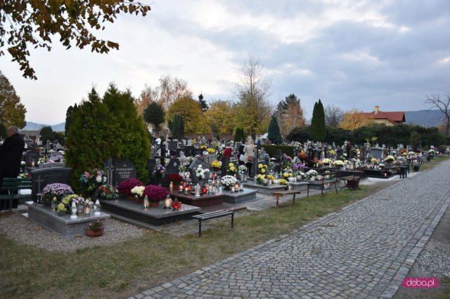 Wszystkich Świętych - wizyta na cmentarzach