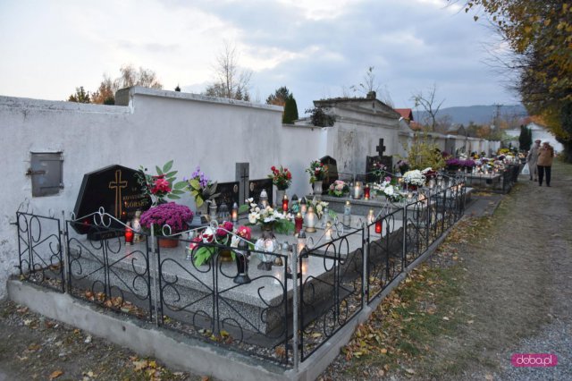 Wszystkich Świętych - wizyta na cmentarzach