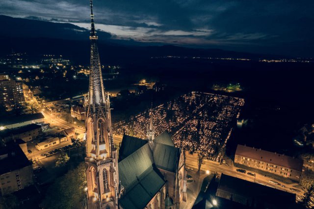 Powiat Dzierżoniowski - bielawskie cmentarze nocą z lotu ptaka