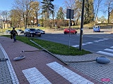 Mercedesem ściął latarnię i uciekł z miejsca zdarzenia