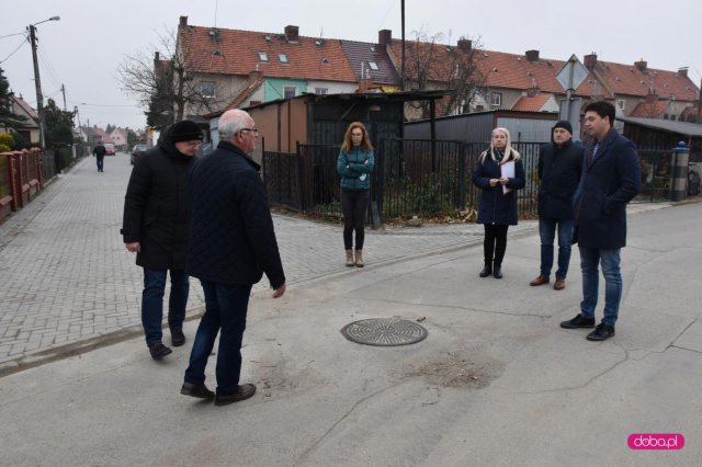 Odbiór prac na os. Młyńskim w Piławie Górnej