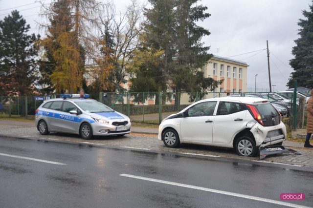 Zderzenie dwóch toyot w Piławie Dolnej