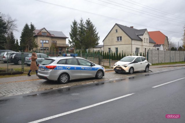 Zderzenie dwóch toyot w Piławie Dolnej