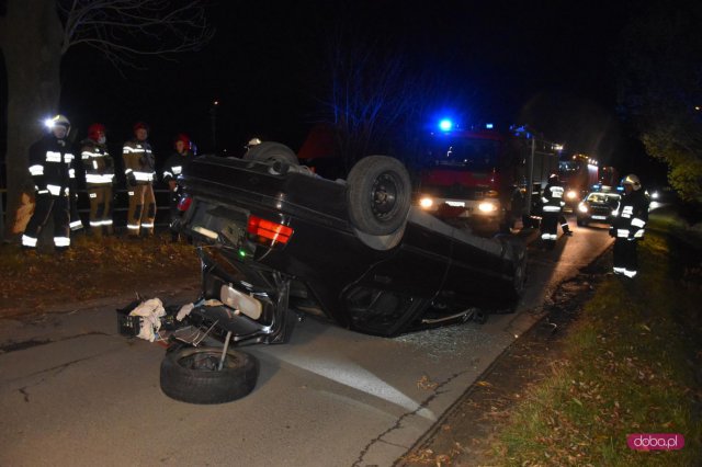 Kierownica odpadła w czasie jazdy. Dachowanie bmw w Pieszycach!