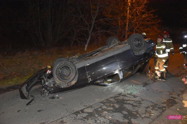 Kierownica odpadła w czasie jazdy. Dachowanie bmw w Pieszycach!