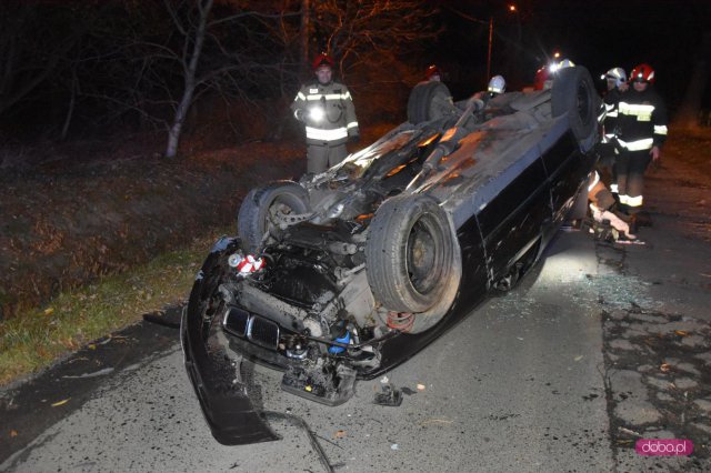 Kierownica odpadła w czasie jazdy. Dachowanie bmw w Pieszycach!
