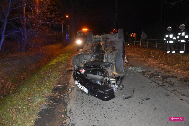 Kierownica odpadła w czasie jazdy. Dachowanie bmw w Pieszycach!