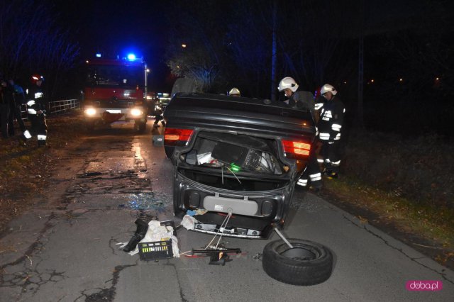 Kierownica odpadła w czasie jazdy. Dachowanie bmw w Pieszycach!