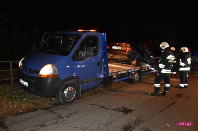 Kierownica odpadła w czasie jazdy. Dachowanie bmw w Pieszycach!