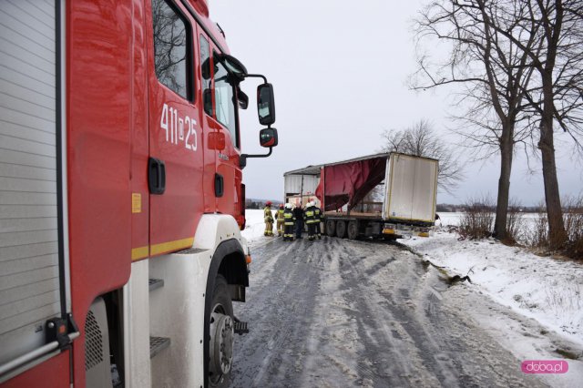 Ciężarówka blokowała drogę Pieszyce - Piskorzów