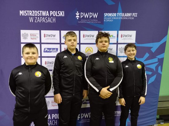 Mariusz Konieczny zdobywa brązowy medal Mistrzostw Polski Młodzików w zapasach w stylu wolnym
