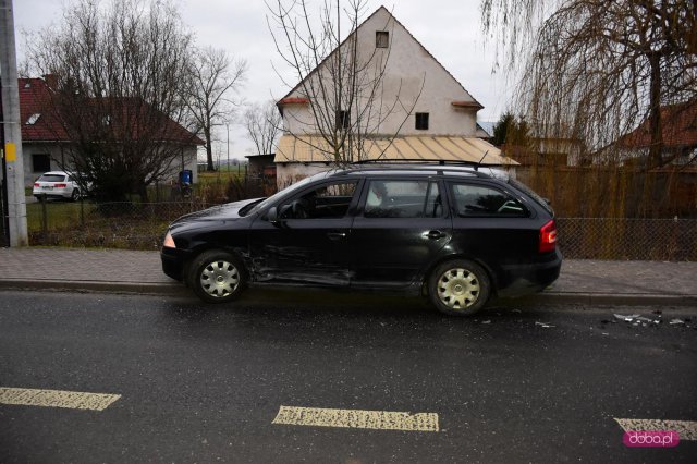 Zderzenie dwóch samochodów we Włókach