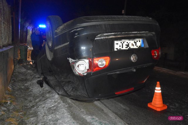 Kolizja zakończona dachowaniem