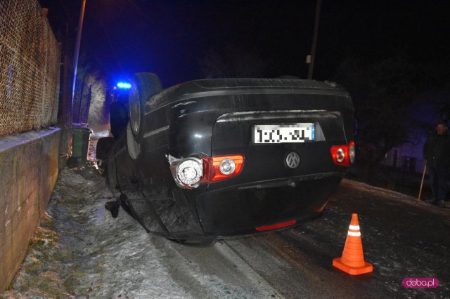 Kolizja zakończona dachowaniem