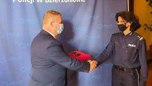 Trzy nowe radiowozy dla policjantów powiatu dzierżoniowskiego