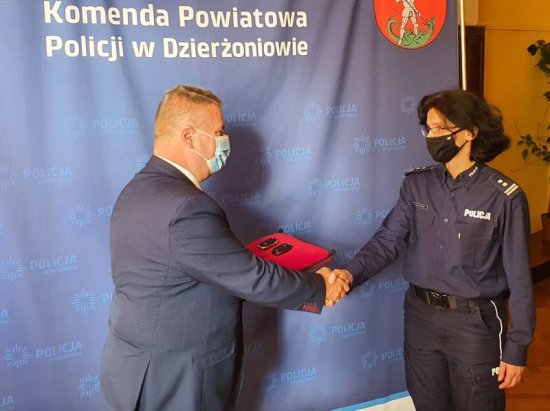 Trzy nowe radiowozy dla policjantów powiatu dzierżoniowskiego