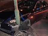 Pijany kierowca bmw uderzył w latarnię