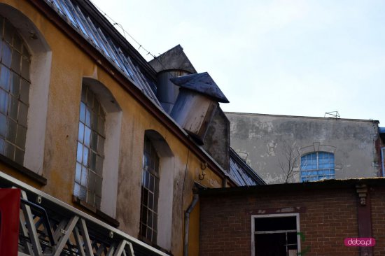 Uszkodzony komin wentylacyjny w Bielawie
