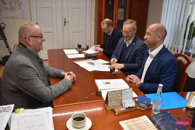 Podpisanie umowy na budowę drogi Kietlice-Bielawa