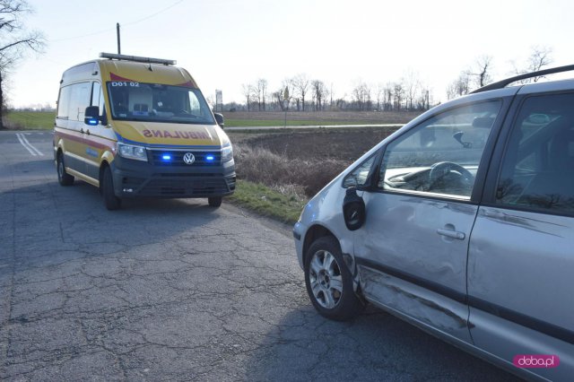 Zderzenie dwóch pojazdów na drodze Dzierżoniów - Świdnica
