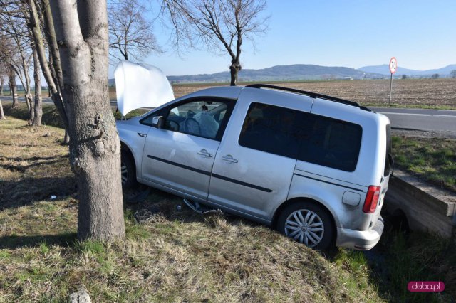 Zderzenie dwóch pojazdów na drodze Dzierżoniów - Świdnica