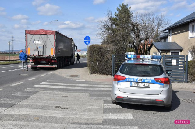 Zderzenie ciężarówki z fordem na drodze Bielawa - Dzierżoniów