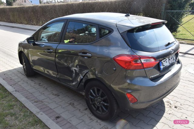 Zderzenie ciężarówki z fordem na drodze Bielawa - Dzierżoniów