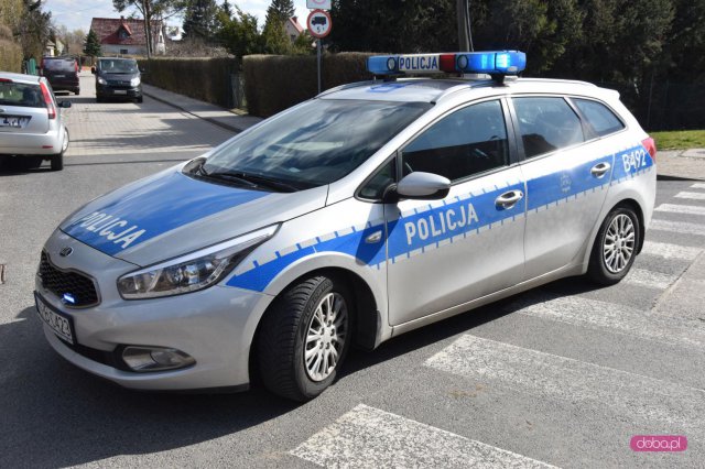 Zderzenie ciężarówki z fordem na drodze Bielawa - Dzierżoniów