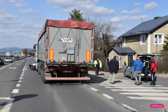 Zderzenie ciężarówki z fordem na drodze Bielawa - Dzierżoniów