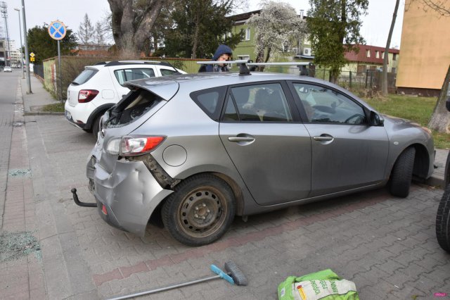 Zderzenie mazdy z peugeotem