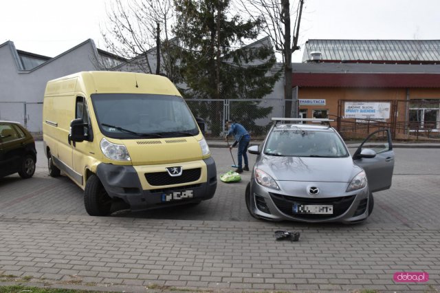 Zderzenie mazdy z peugeotem