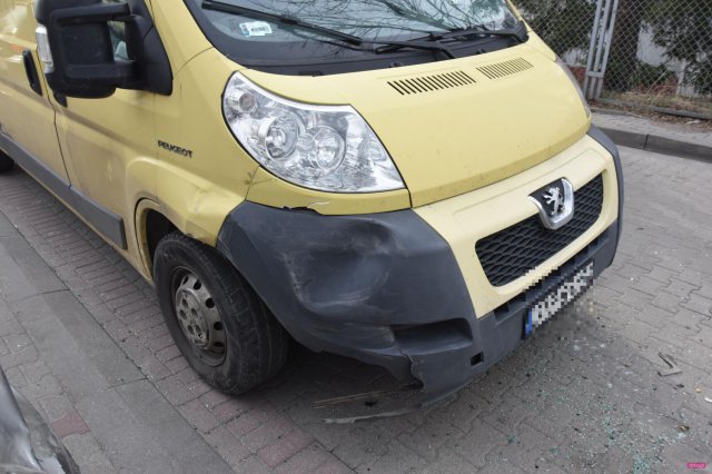 Zderzenie mazdy z peugeotem