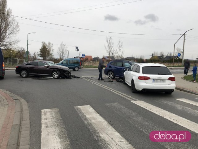 Kolizja trzech aut w Pieszycach