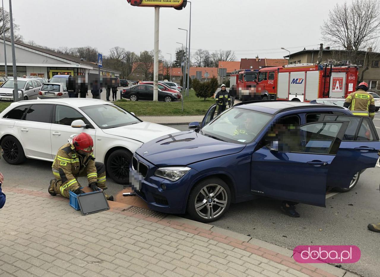 Kolizja trzech aut w Pieszycach